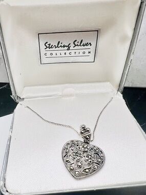 Vintage SS 925A Thailand Sterling Filigree Marcasite Pendant on 18β Chain. EUC
